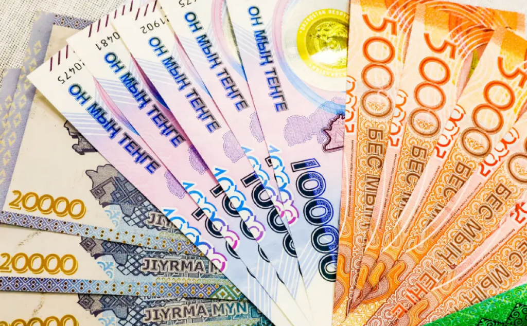 В Казахстане увеличивается объем снятия наличных