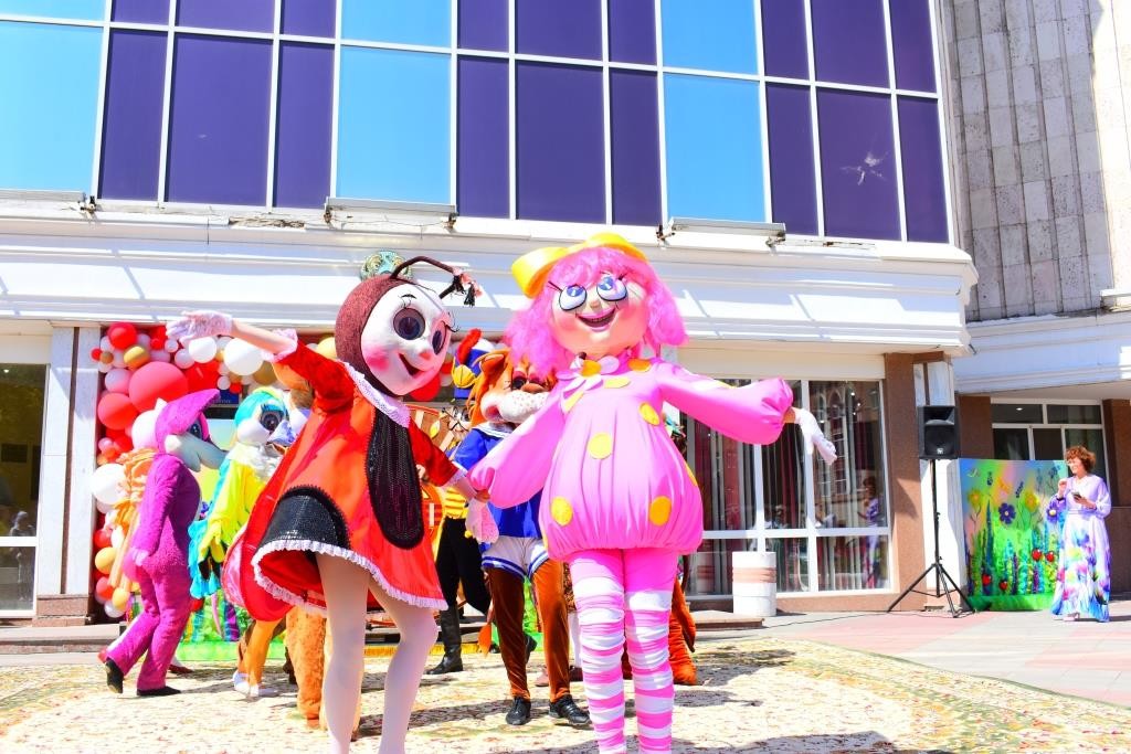 Спектакли и мастер-классы: в Караганде открыли театральный фестиваль «Кукляндия»