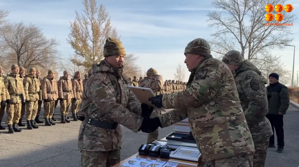 Образовательный грант за хорошую службу получили еще 12 солдат Карагандинской области