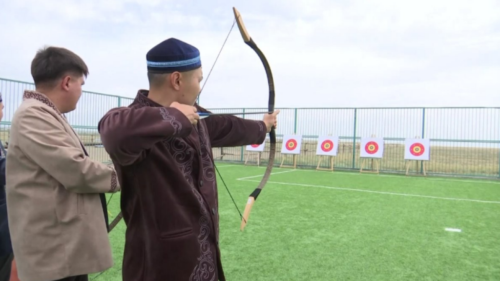 Арық жопадағы үлкен қара әтеш