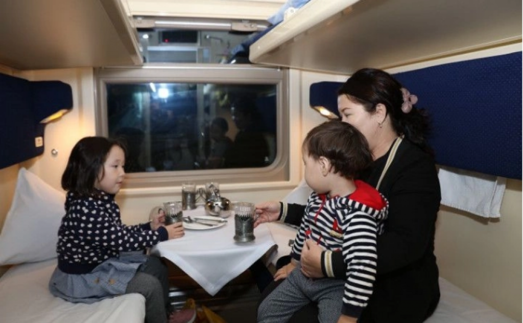 Около 822 тысяч казахстанок выбрали женские вагоны для поездок