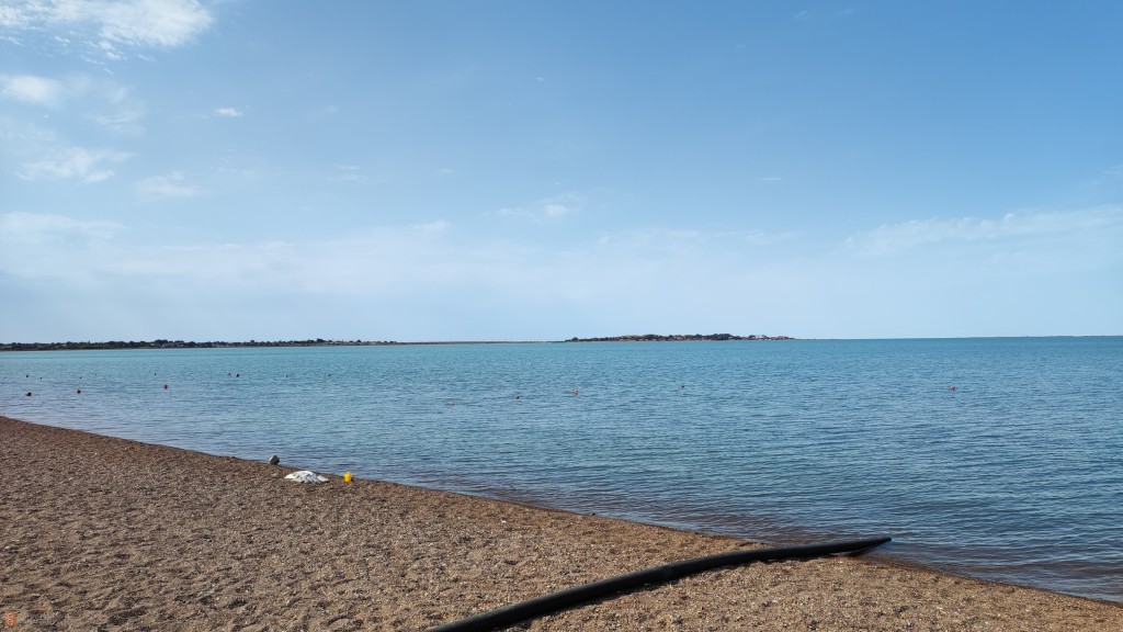 Одно озеро – две разные воды: настоящее чудо природы существует в Казахстане