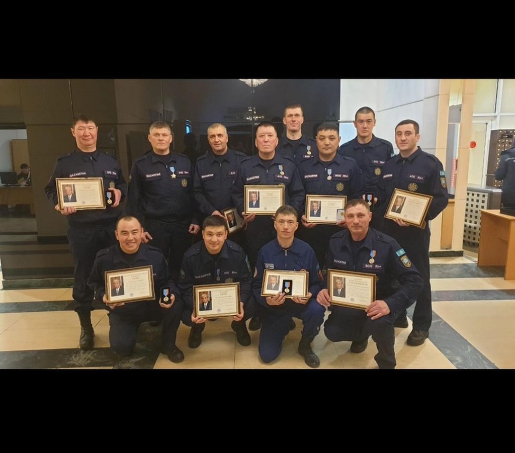 Министр по чрезвычайным ситуациям торжественно вручил награды спасателям, участвовавшим в поисково-спасательных работах в Турции