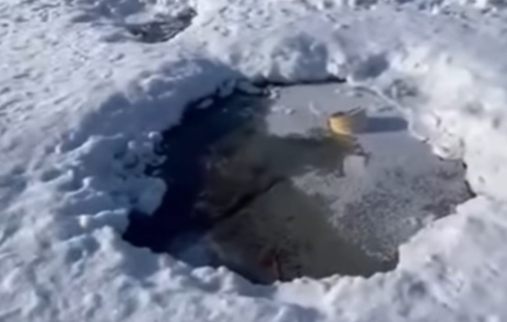 В Караганде выяснили, что за вода бесконтрольно льется из-под земли