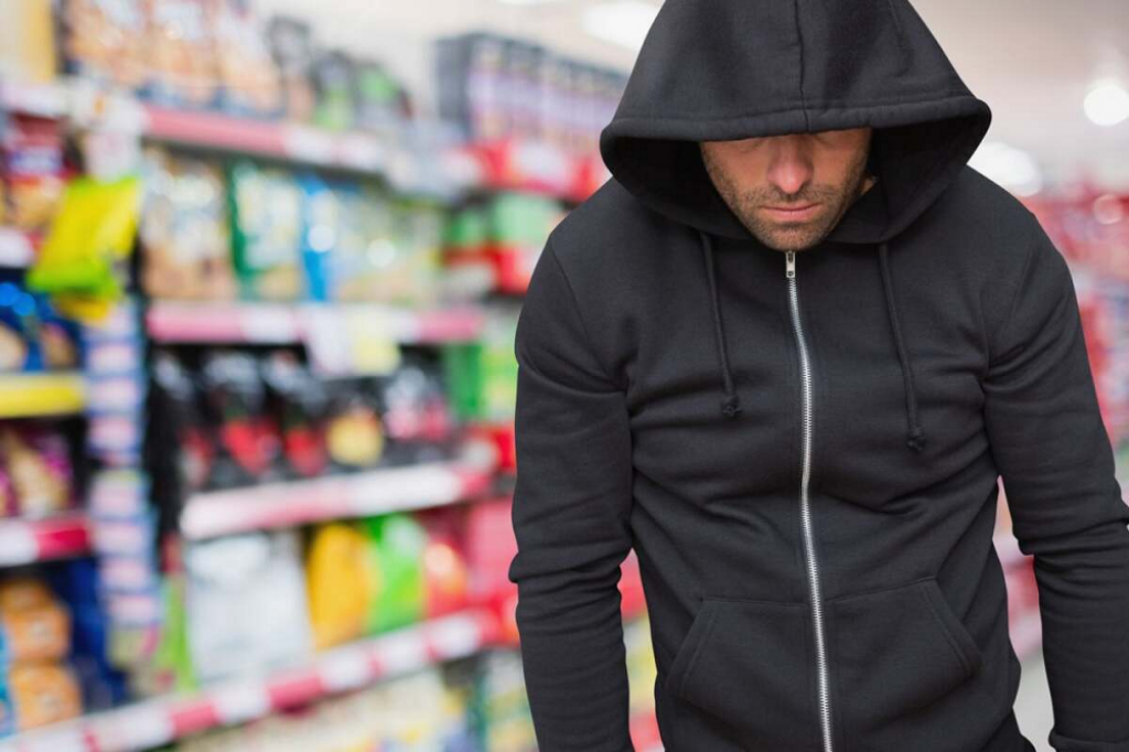 Сатушыдан әмиян ұрлаған ер адам Қарағандыда ұсталды