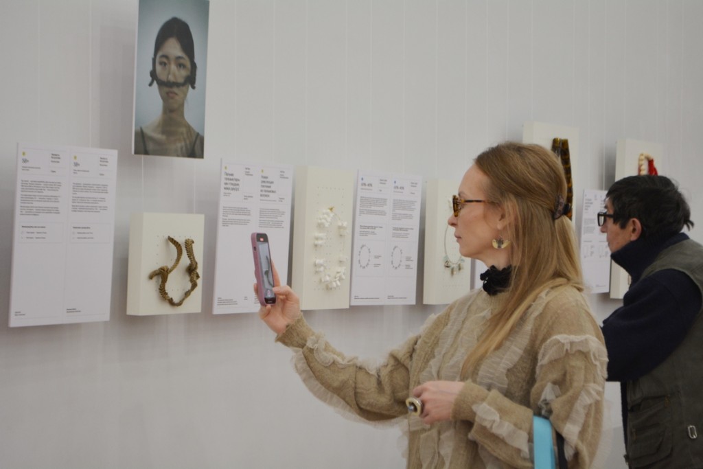 Смысл важнее красоты: в карагандинском музее ИЗО открыли экспозицию «Ювелирный код»