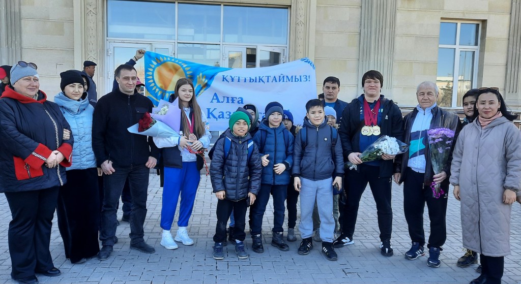 Завоевавшие золото и бронзу на чемпионате в Албании карагандинские тяжелоатлеты вернулись домой