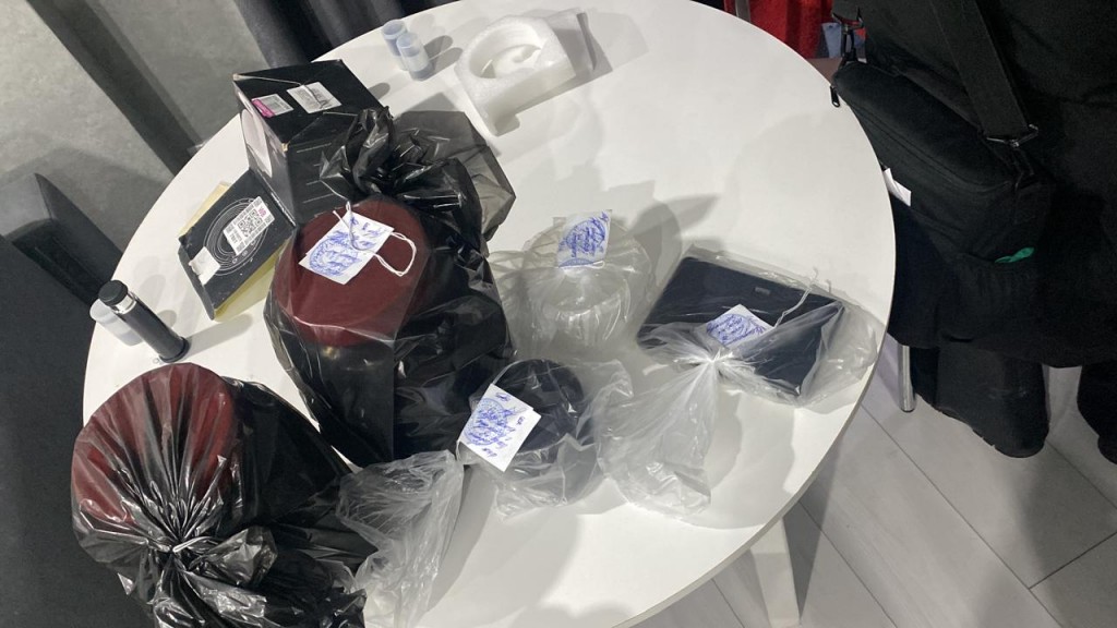 Наркокурьеров с крупной партией синтетических наркотиков задержали в Караганде