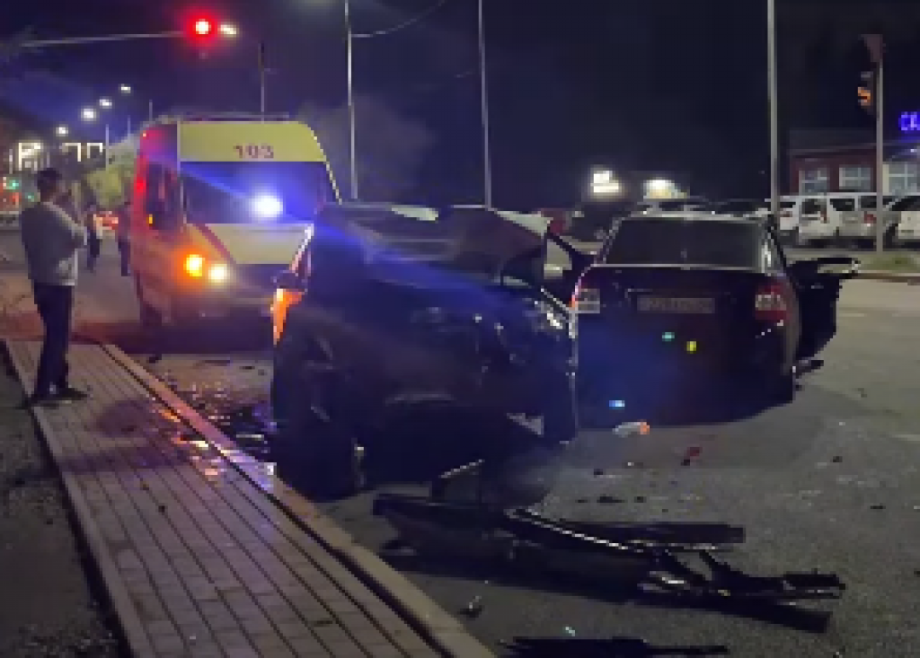 Ночное ДТП на улице Муканова: есть пострадавшие