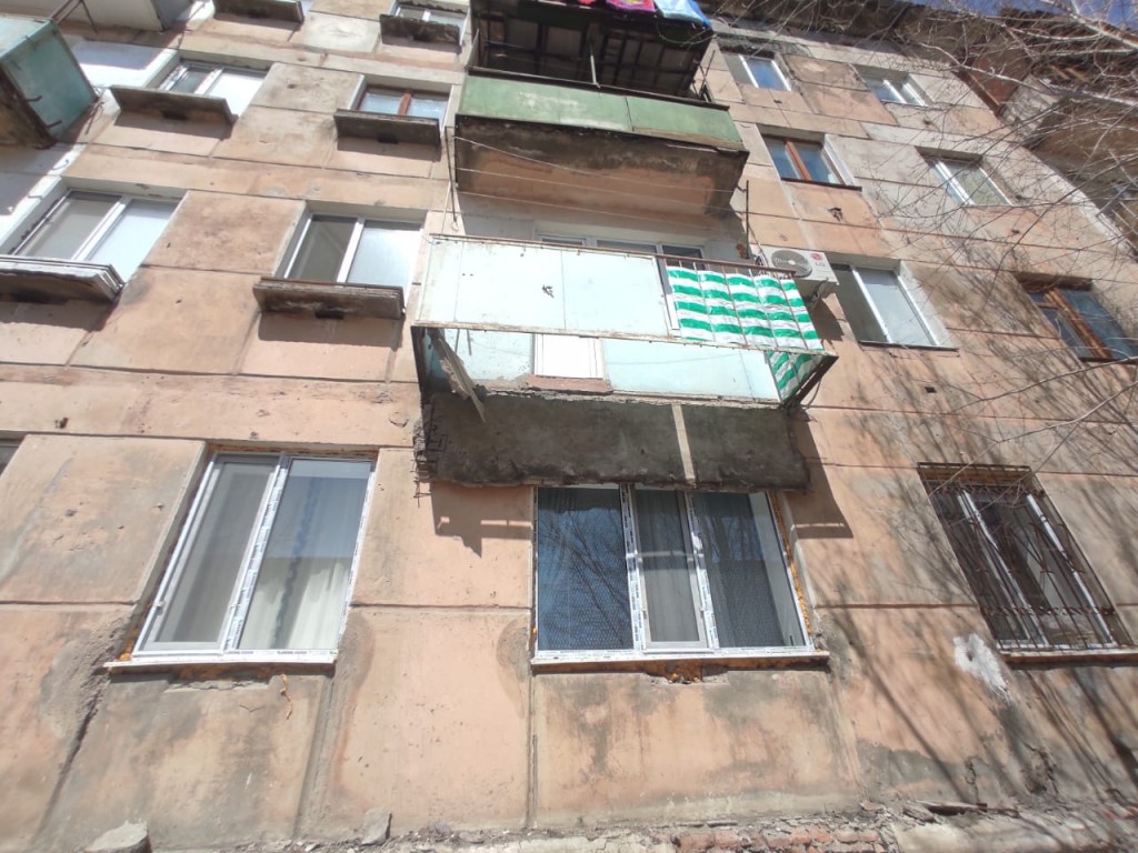 Подробности обрушения балконной плиты в Балхаше: состояние пострадавшей