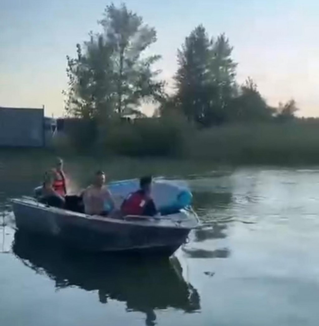 Опасная прогулка на воде под Темиртау закончилась помощью спасателей