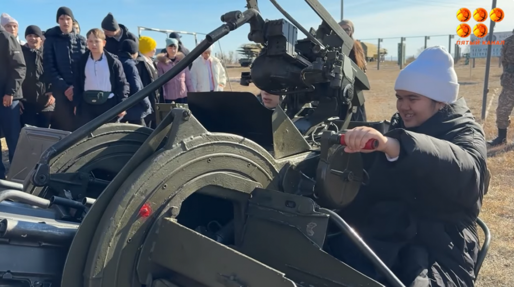 Экскурсию по войсковой части провели для учащихся Темиртауской специальной школы-интерната