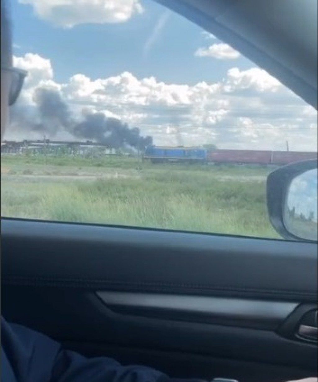 В Карагандинской области близ поселка Актас загорелся автомобиль