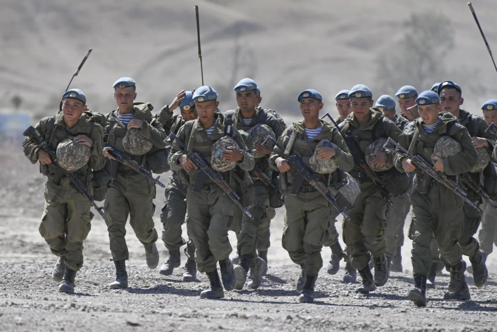 Казахстанцев хотят призвать на обязательные воинские сборы