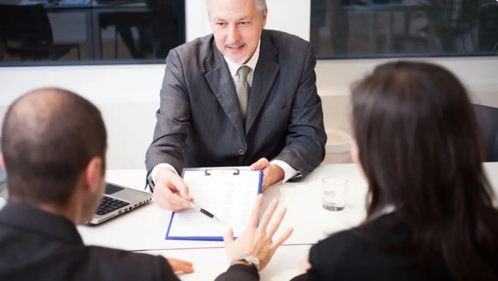 Не позже 3 месяцев: банки теперь обязаны заранее предупреждать клиентов о повышении тарифов и комиссий