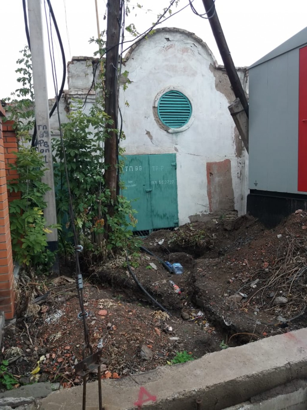 На опасную подстанцию жалуются жители одной из улиц Караганды