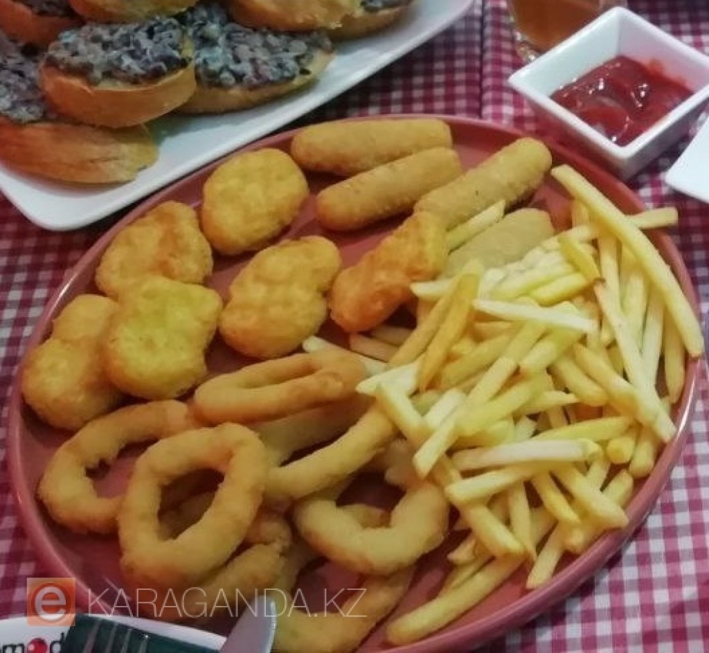 Депутаты предложили ограничить продажу вредных продуктов детям