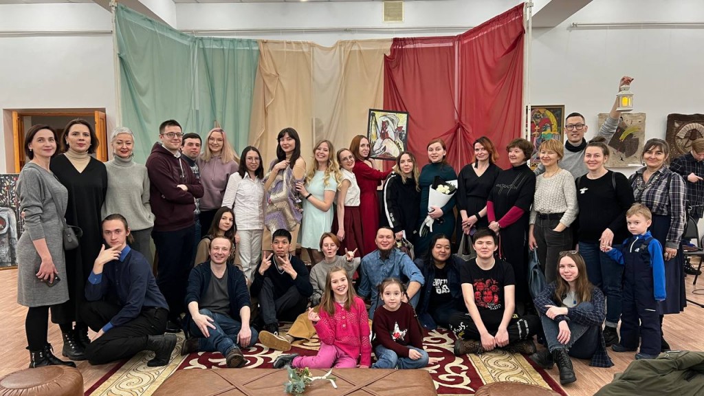 Оттенки эмоций: авторы и художники выступили вместе в карагандинском музее ИЗО