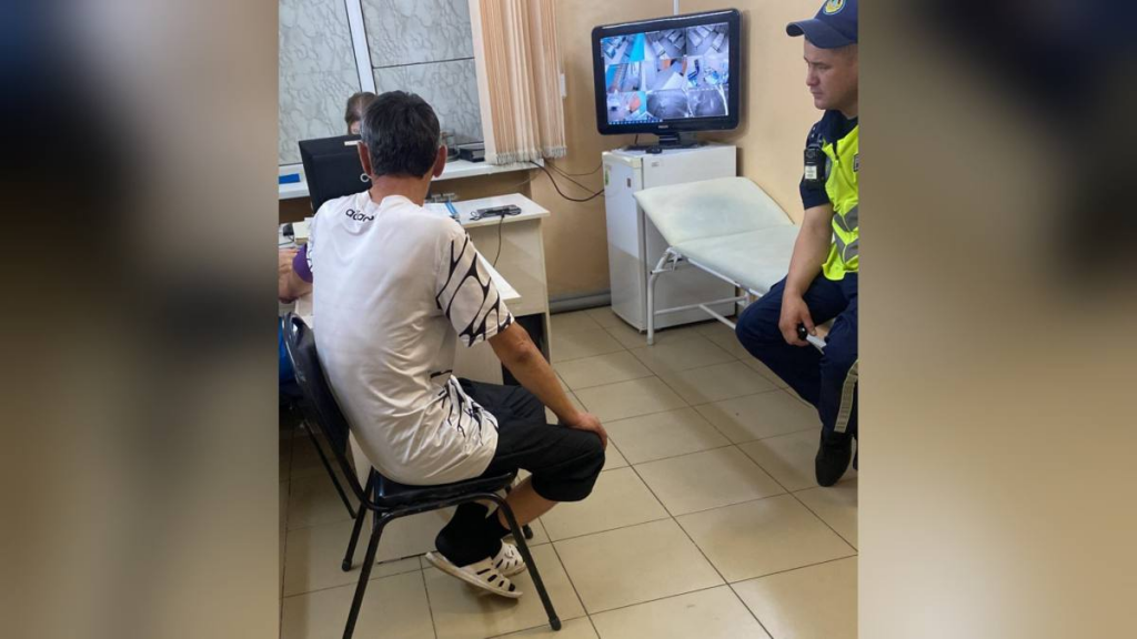 Автобус без прав, такси с «дозой»: в Караганде задержаны опасные перевозчики