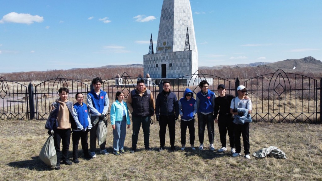 Карагандинский историко-краеведческий музей устроил ЭКОтур к мавзолею Бухара жырау