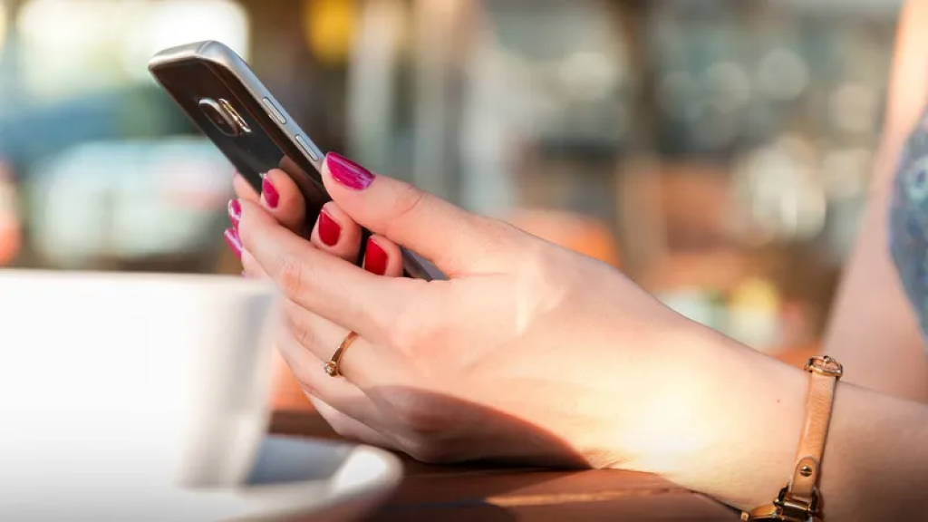 В мире стали чаще покупать дорогие смартфоны