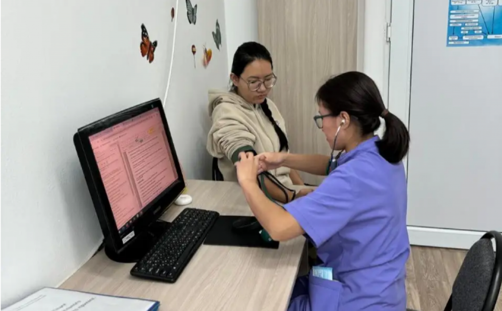 В Казахстане началась кампания по прикреплению к поликлиникам