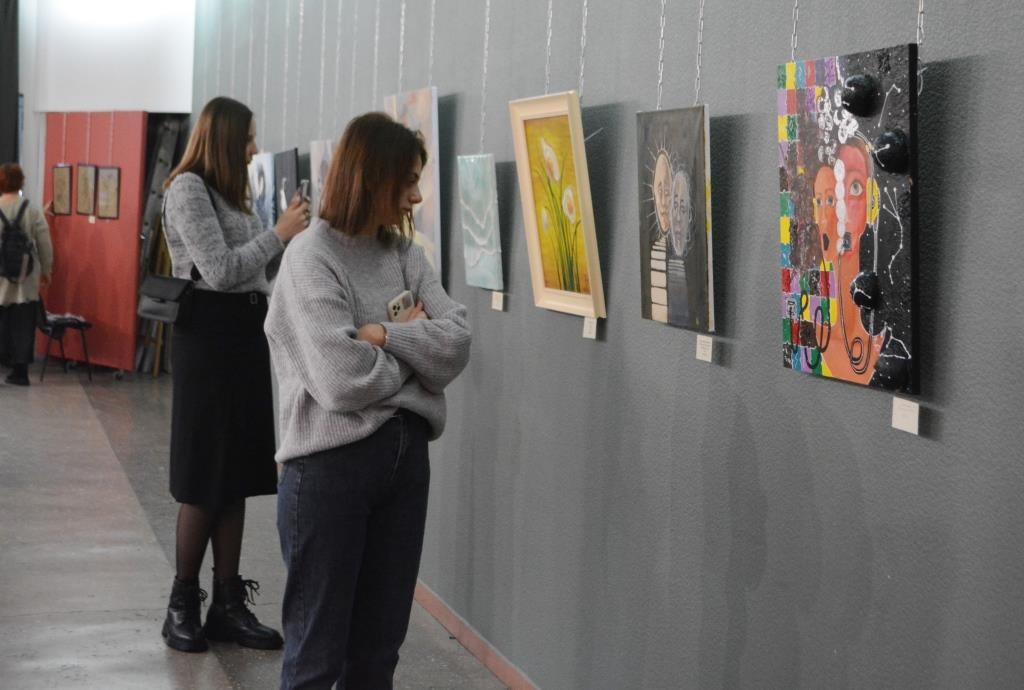 Из экономистов в художники: новая выставка Karaganda Art Start стартовала в областном центре