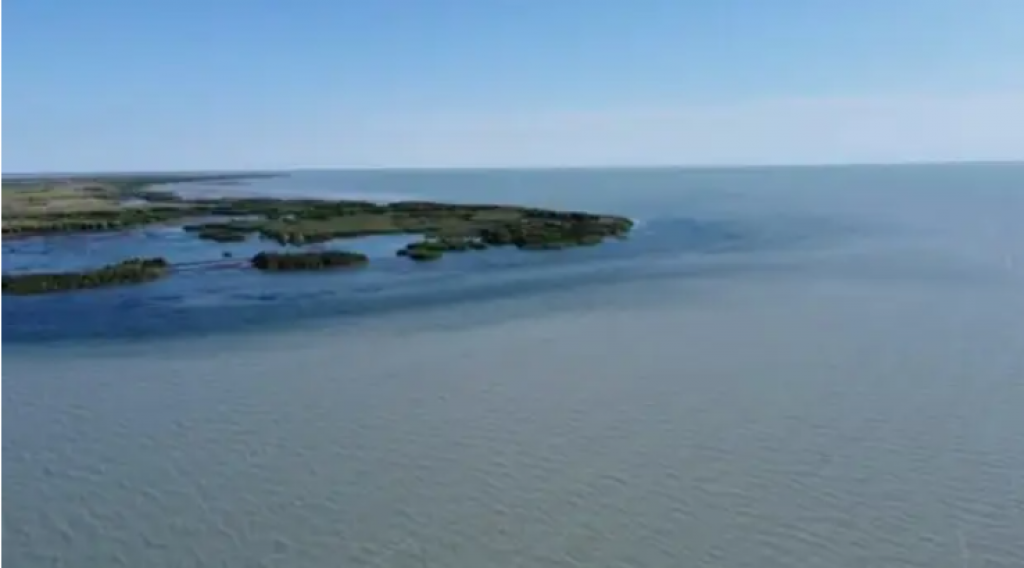 Құрылыс салынып жатқан Балқаш жағалауында құлады