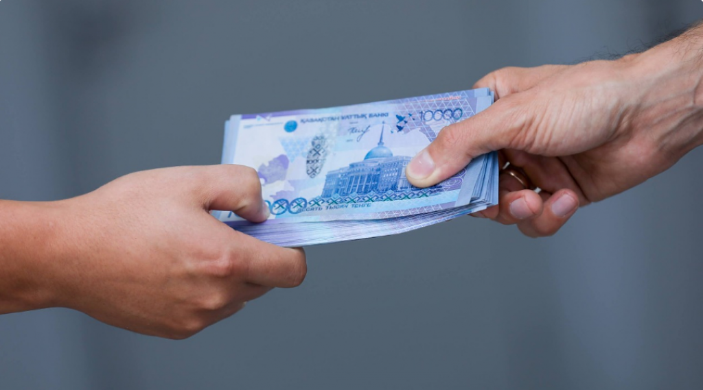 Кому в Казахстане предлагают зарплату от 700 тысяч тенге на бирже труда