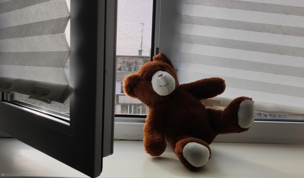 Четырехлетний мальчик выпал из окна в Караганде