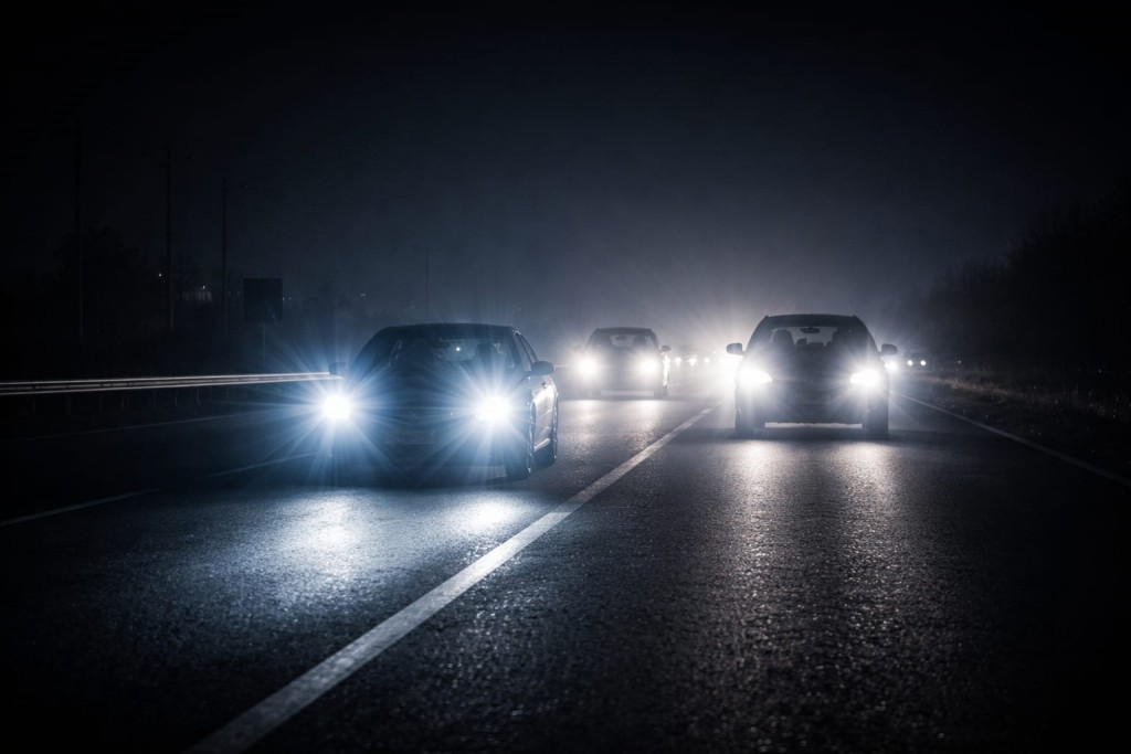 Включите фары: аким Караганды ответил на жалобу о тёмной дороге от ДСК до ЖБИ