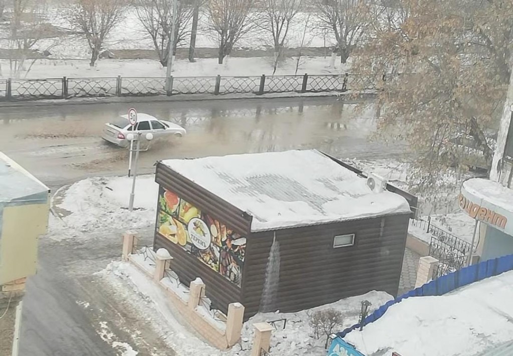 Если денег нет на море: «озёра» из питьевой воды разлились по Темиртау