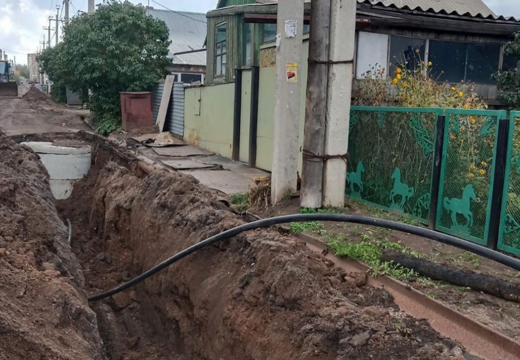 Еще на двух улицах Караганды меняют водопровод