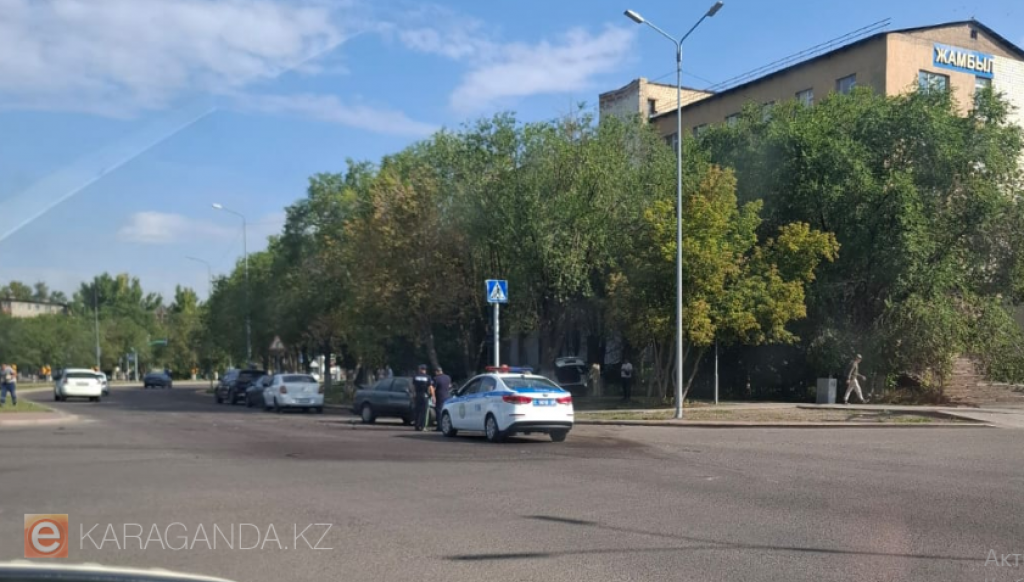 Две легковушки столкнулись на Магнитогорской в Караганде