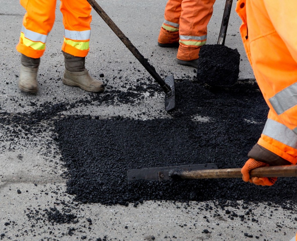 Латки во время ямочного ремонта должны ставить за сутки — замакима Караганды