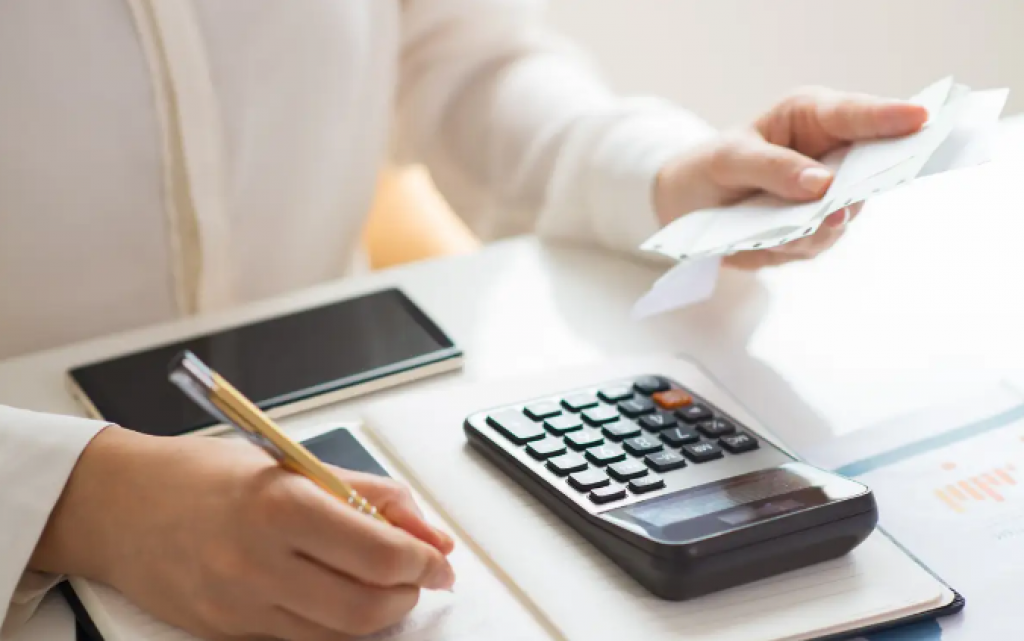 Какие налоги и обязательные платежи должны сдать казахстанцы в июле