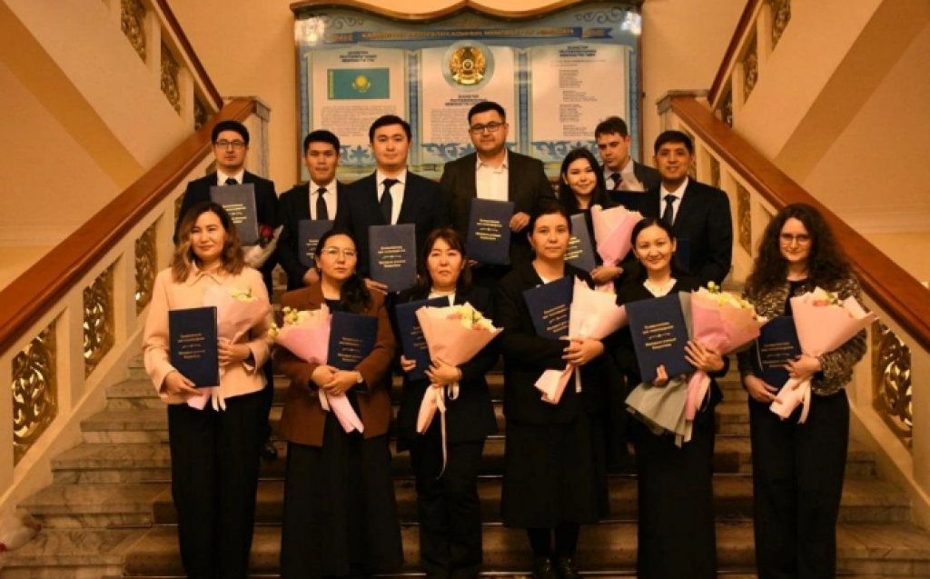 14 молодых казахстанских ученых получили квартиры