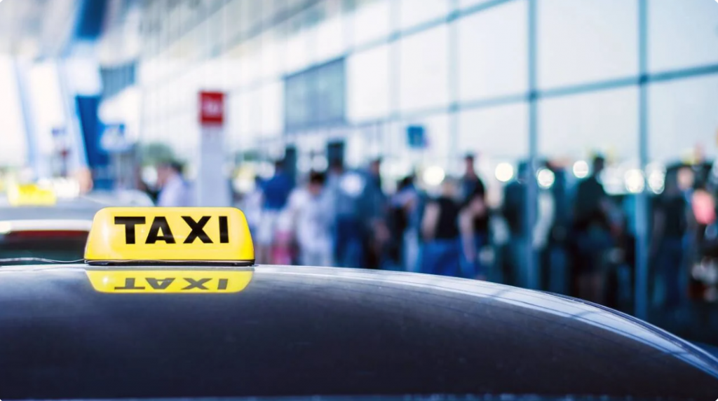 42 иностранца выдворили из Казахстана за нелегальную работу в такси
