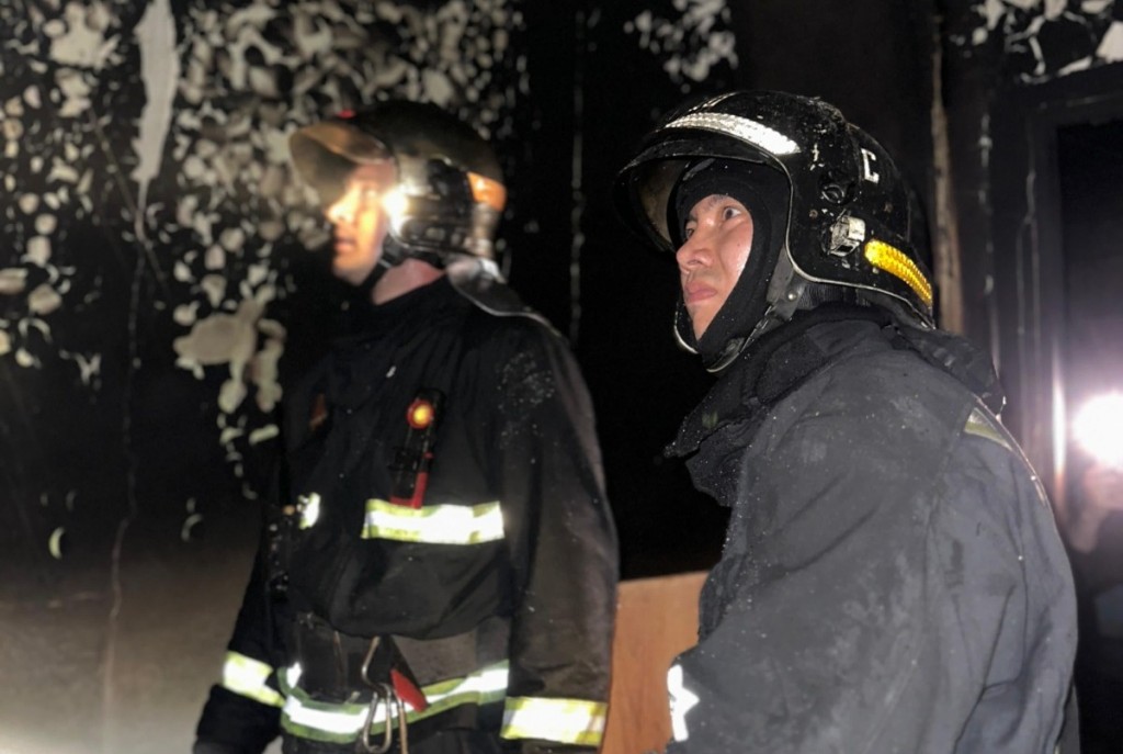 В Караганде причиной пожара вблизи школы называют открытый огонь