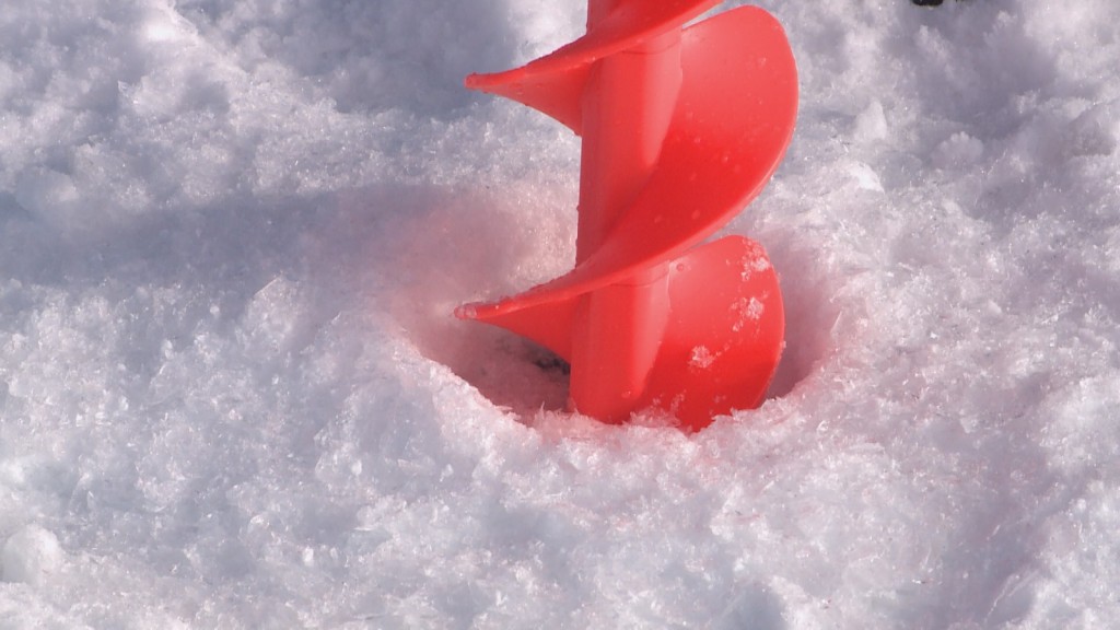 Лунки, аэраторы и камыш: как в Карагандинской области спасают рыбу зимой