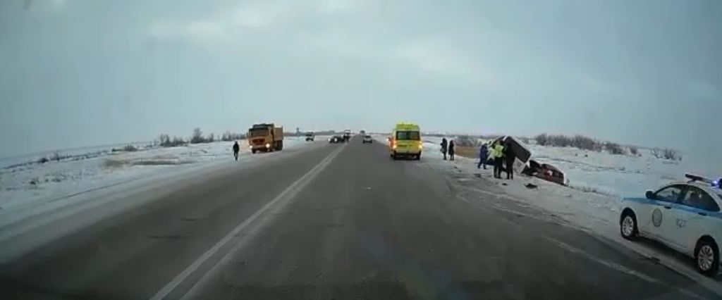 В автомобильной аварии под Карагандой разбился 39-летний мужчина