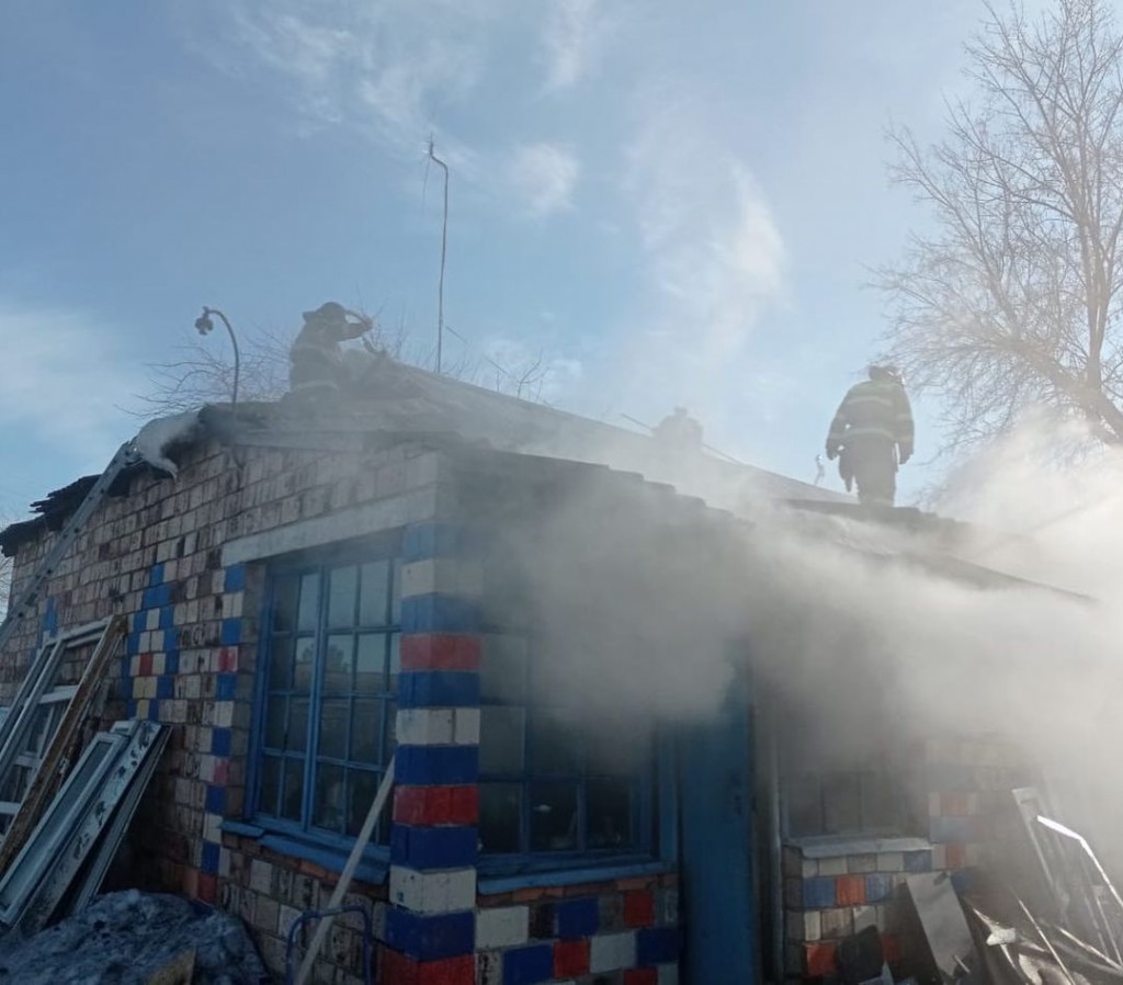 Спасение из заносов и горение машин: кому помогли спасатели Карагандинской области в выходные