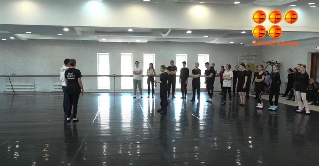 Серию уникальных мастер-классов организовали для артистов карагандинского театра музыкальной комедии