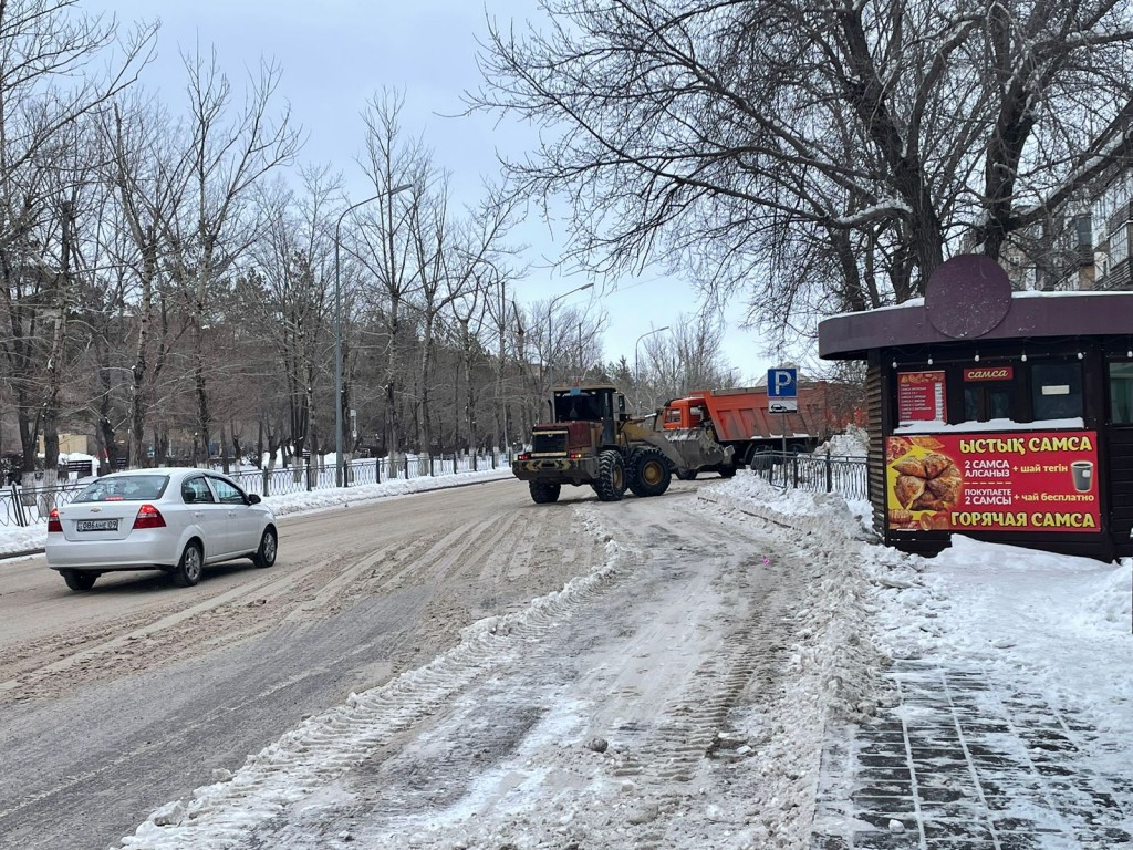 Как в Караганде борются со снегом?