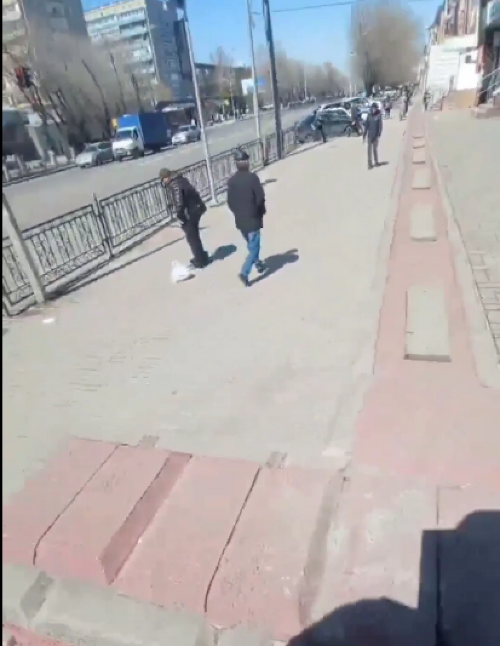 Полицейские задержали двух мужчин, оголившихся в Караганде и Темиртау