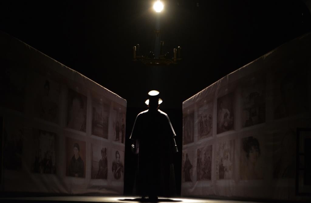 История несостоявшегося подвига: в ТЮЗе Темиртау представили первый в репертуаре моноспектакль