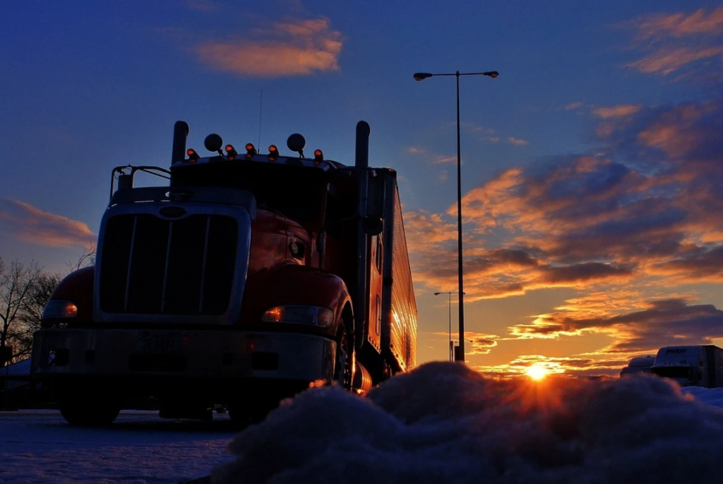 Водитель фуры покончил с собой в кабине грузовика в Карагандинской области