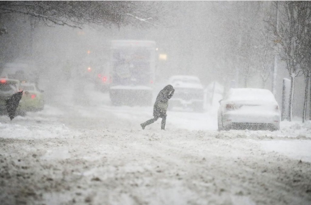Аким Караганды просит горожан оставаться дома