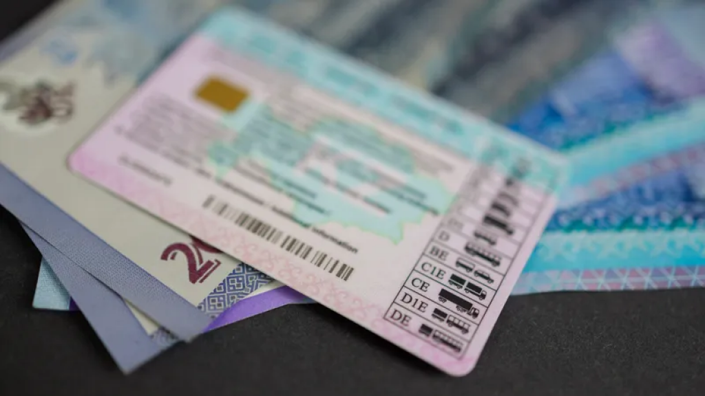 Электронный чип исключат из водительского удостоверения в Казахстане