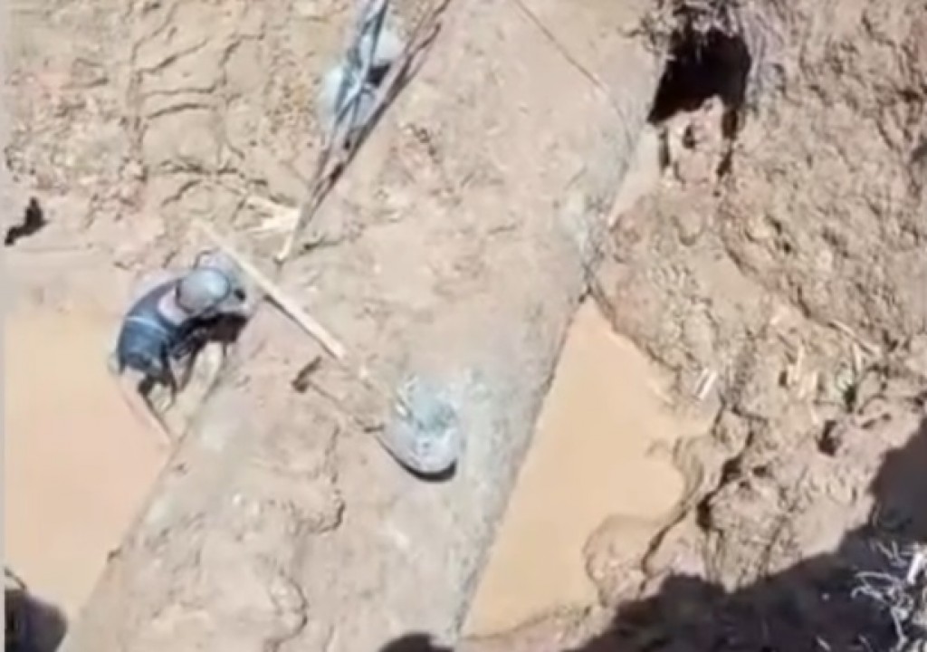 Крупную водопроводную аварию продолжают устранять в Караганде